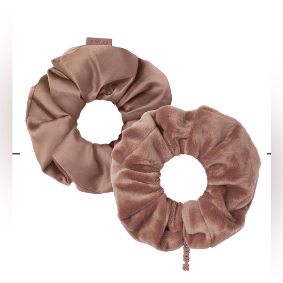 SKIMS SATIN AND VELOUR SCRUNCHIE 2 PACK Sienna HD-SRN-7904W  Hair Accessories main image 5